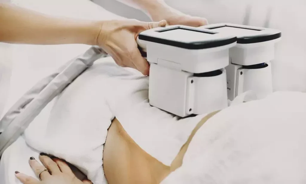 الفرق بين نحت الجسم وشفط الدهون